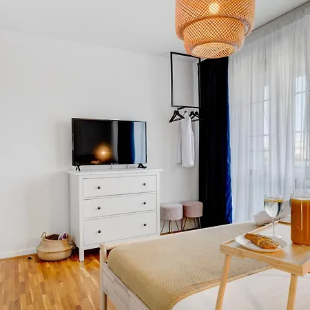 Royal Palace - Center - Rh Living *