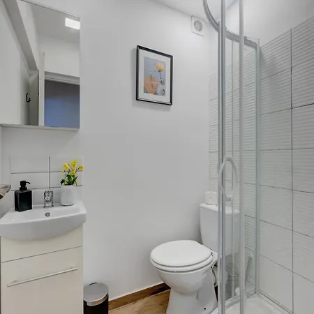 Royal Palace - Center - Rh Living *