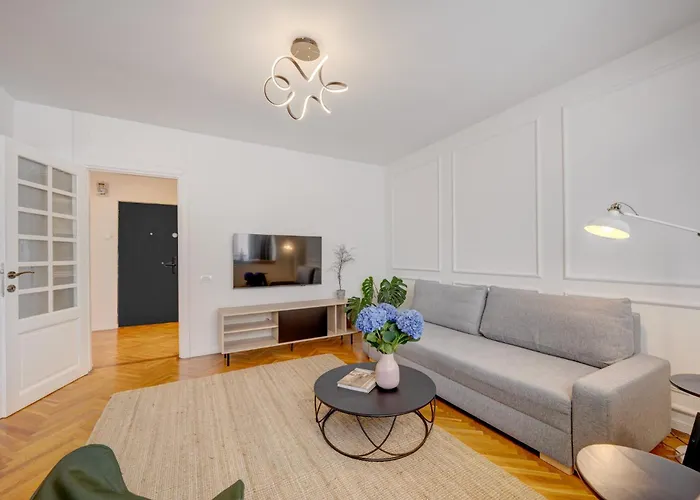 Royal Palace - Center - Rh Living *