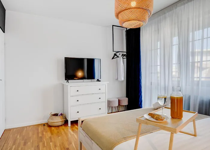 Royal Palace - Center - Rh Living *