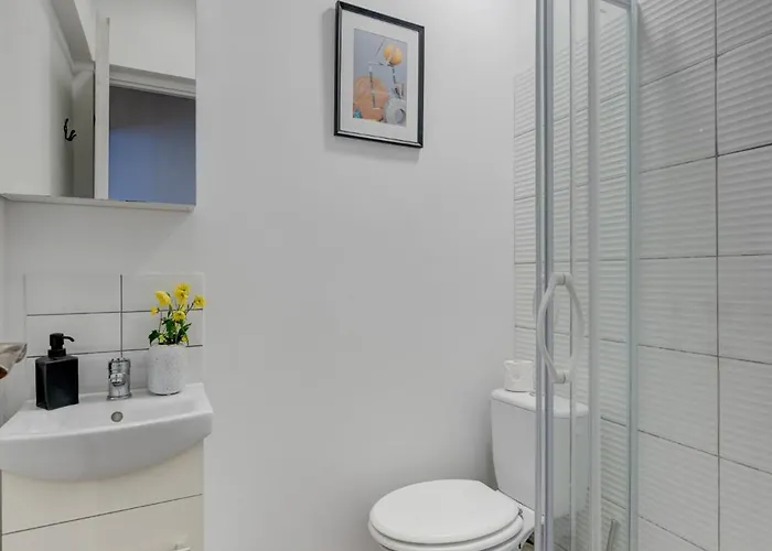 Royal Palace - Center - Rh Living *